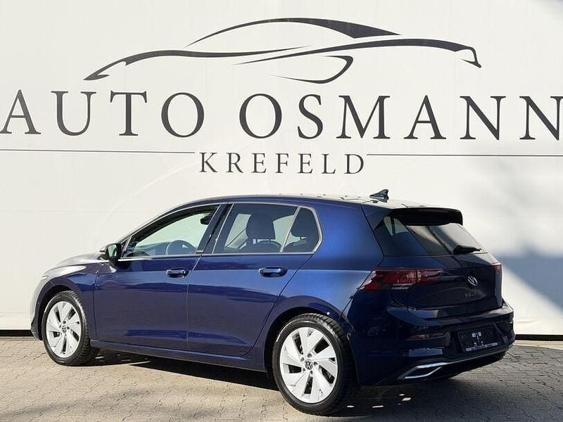 Gebraucht VW Golf VII Active 116 PS (85 kW) 2021 Blau Kleinwagen
