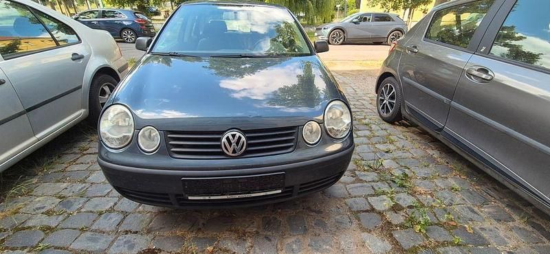Grau Gebraucht 2003 VW Polo Basis Limousine | 700 € (Superpreis) - Bild 1/4