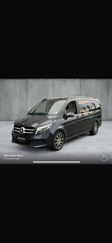 Grau Gebraucht 2020 Mercedes V300 Avantgarde Van / Kleinbus | 52.999 € (Fairer Preis) - Bild 1/4