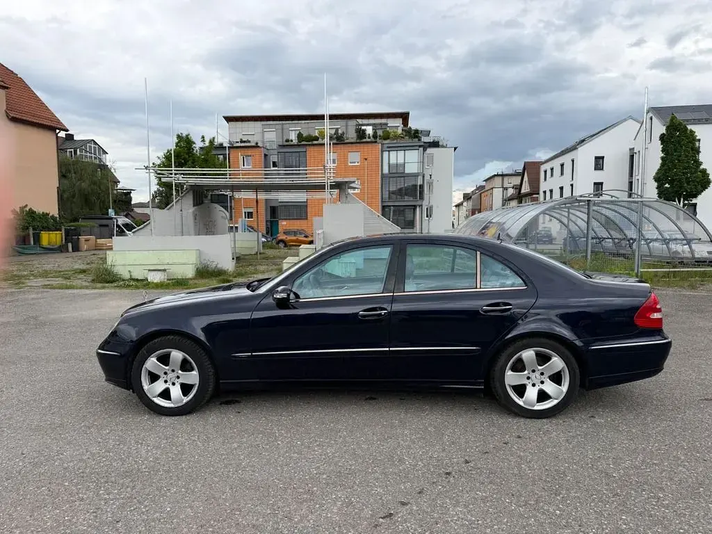 Używany Mercedes E320 Classic 204 KM (150 kW) 2004 Niebieski Sedan/Limuzyna