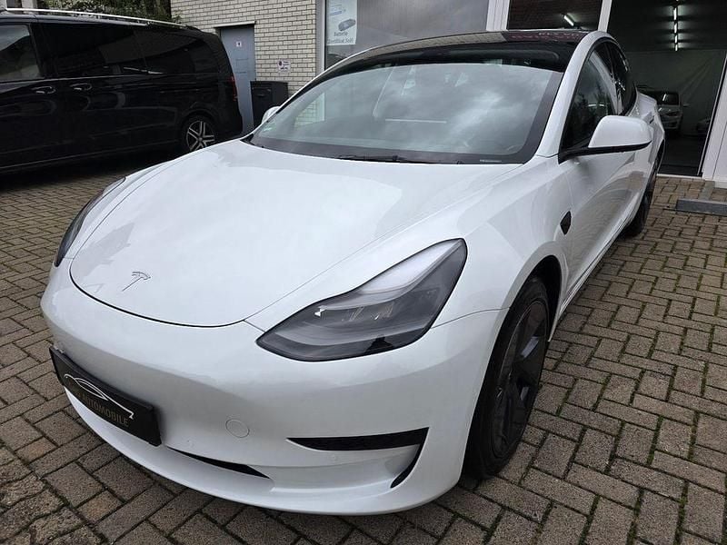 Weiß Gebraucht 2021 Tesla Model 3 Standard Range Plus Limousine | 24.990 € (Superpreis) - Bild 1/4