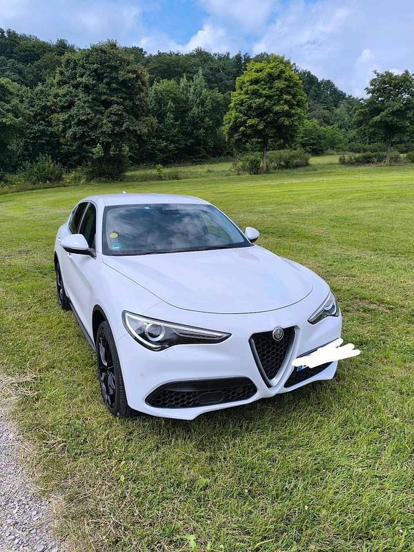 Weiß Gebraucht 2019 Alfa Romeo Stelvio Super SUV | 22.499 € (Guter Preis) - Bild 1/4