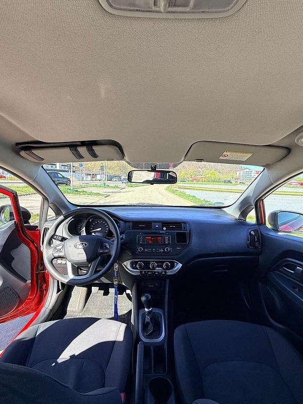 Second-hand Kia Rio 86 CP (63 kW) 2012 Roșu Hatchback