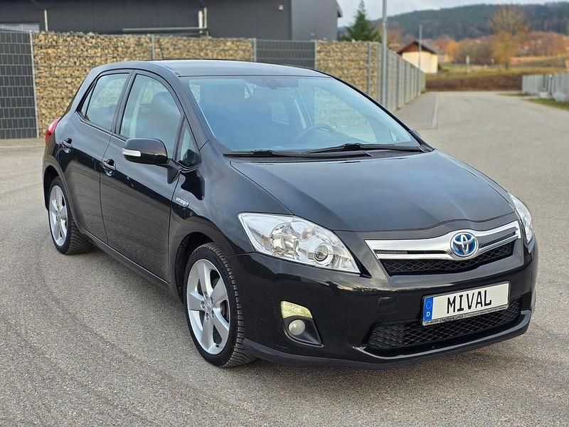 Schwarz Gebraucht 2011 Toyota Auris Hybrid Limousine | 6.500 € (Etwas zu teuer) - Bild 1/4