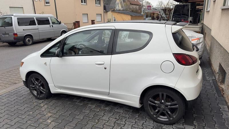 Gebraucht Mitsubishi Colt 95 PS (69 kW) 2010 Weiß Kleinwagen