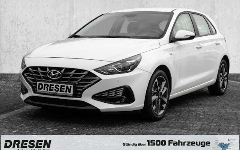 Weiss Gebraucht 2023 Hyundai i30 Trend Kombi | 18.990 € (Fairer Preis) - Bild 1/4