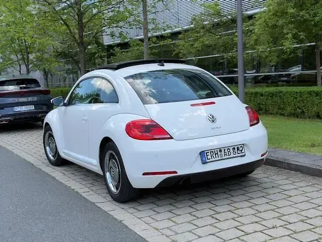 Gebraucht VW Beetle Design 105 PS (77 kW) 2012 Weiß Kleinwagen
