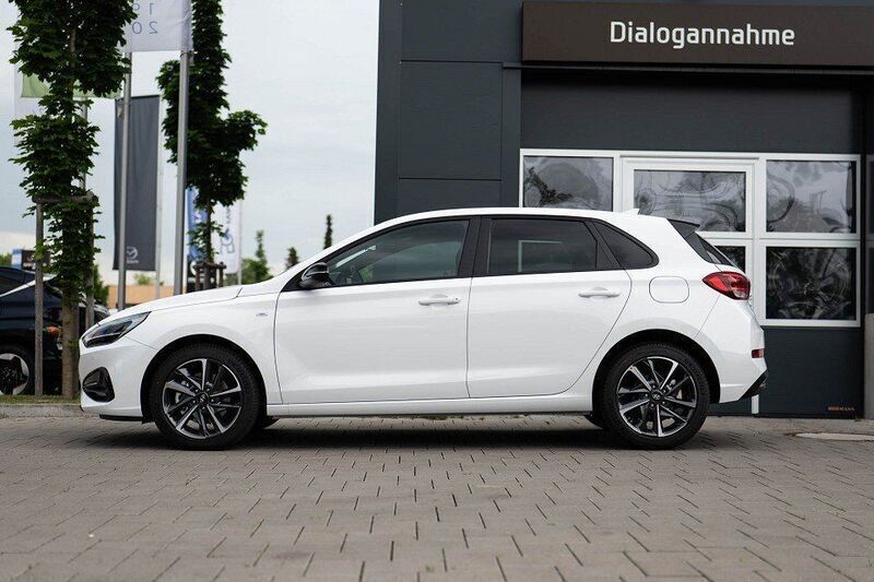 Weiß Gebraucht 2024 Hyundai i30 Advantage Limousine | 22.690 € (Guter Preis) - Bild 1/1