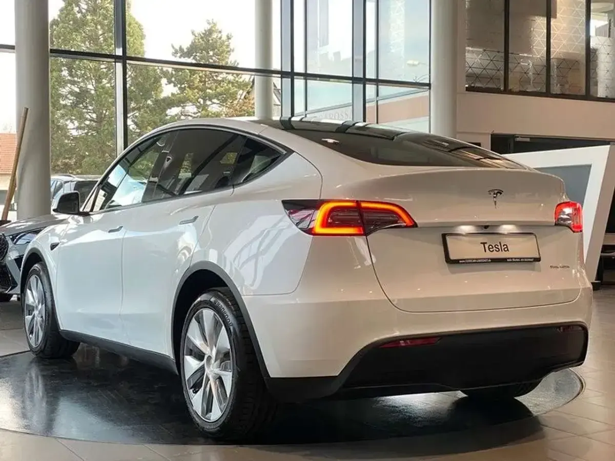 Occasion Tesla Model Y Long Range AWD 378 kW (514 ch) 2023 Blanc SUV