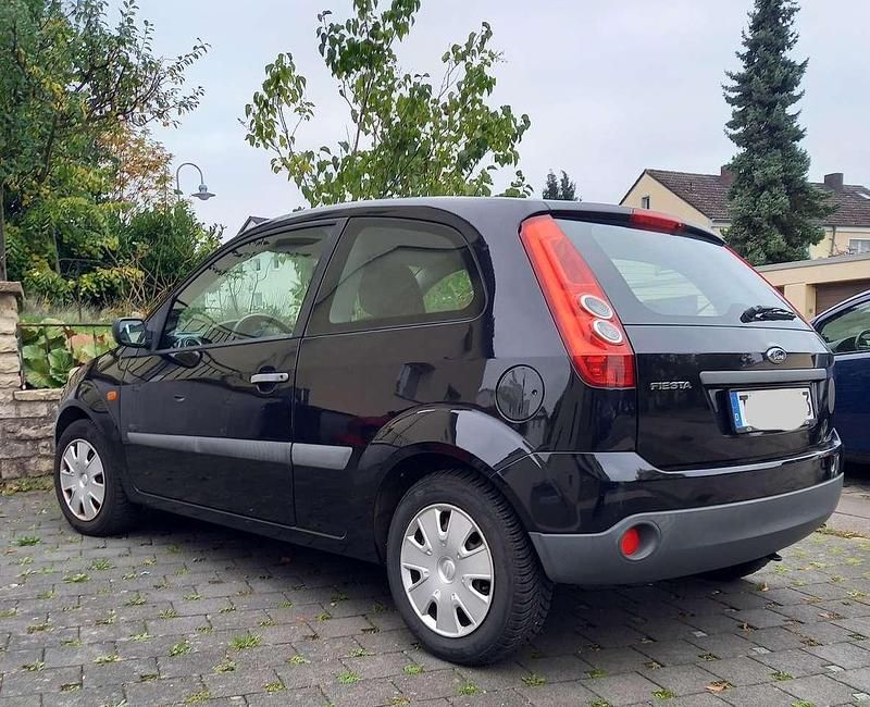 Gebraucht Ford Fiesta Ambiente 60 PS (44 kW) 2007 Schwarz Kleinwagen