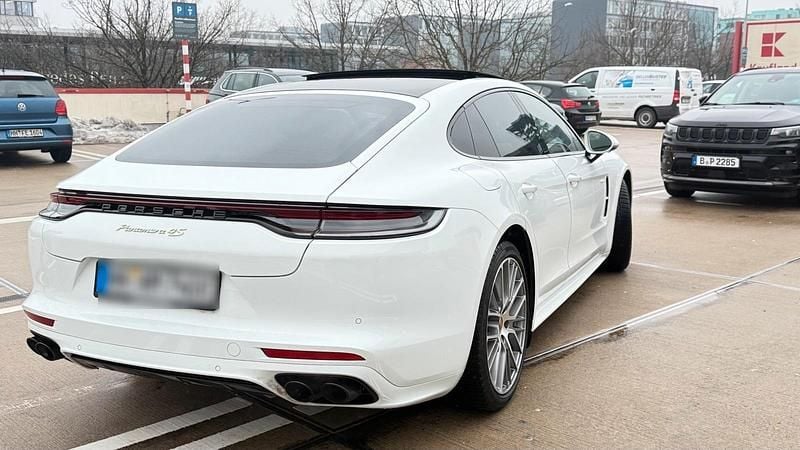 Gebraucht Porsche Panamera 560 PS (411 kW) 2021 Weiß Limousine