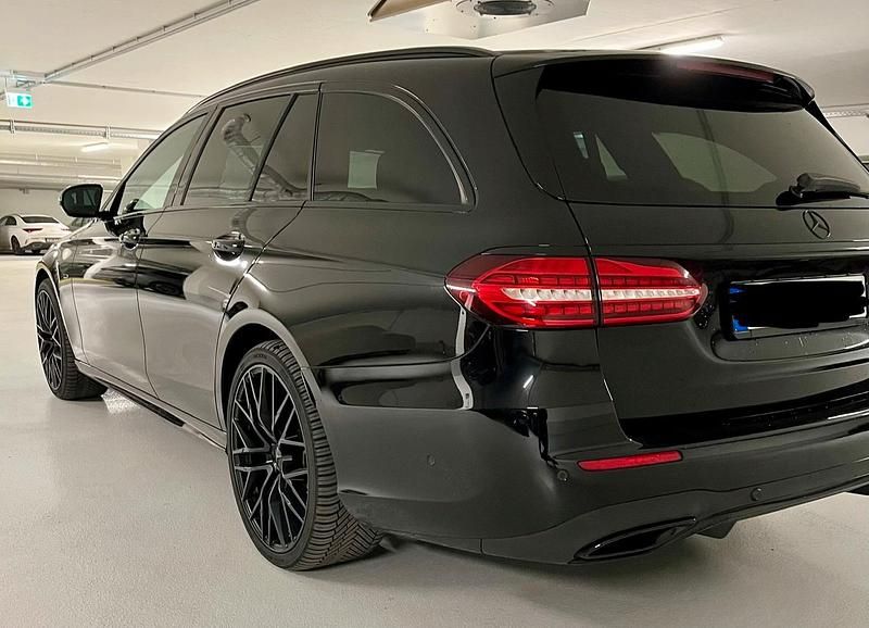 Gebraucht Mercedes E300 AMG 320 PS (235 kW) 2021 Schwarz Kombi
