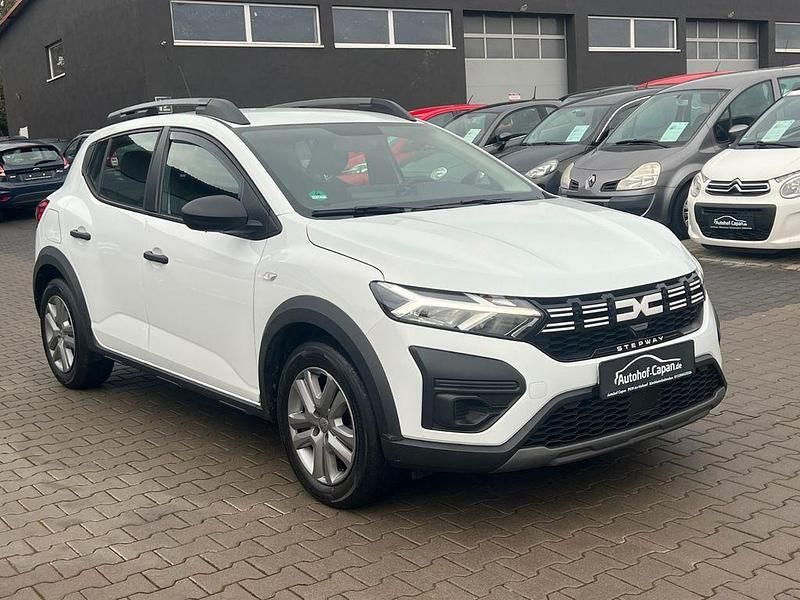 Gebraucht Dacia Sandero Essentiel 101 PS (74 kW) 2023 Weiß SUV