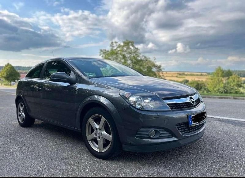 Grau Gebraucht 2010 Opel Astra GTC Coupé | 4.500 € (Fairer Preis) - Bild 1/4