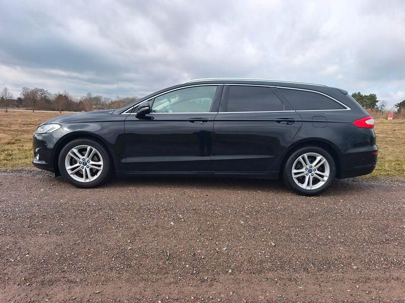 Gebraucht Ford Mondeo Titanium 150 PS (110 kW) 2016 Schwarz Kombi