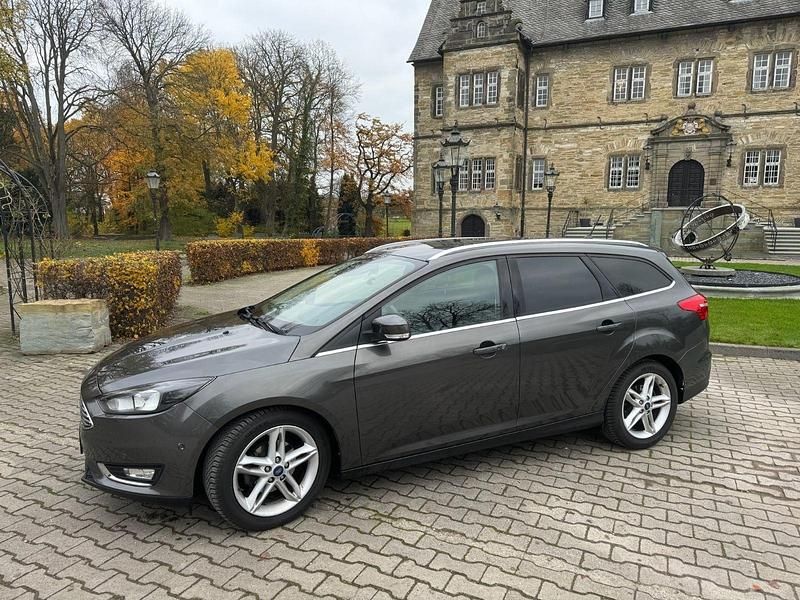Grau Gebraucht 2018 Ford Focus Titanium Kombi | 12.000 € (Guter Preis) - Bild 1/4