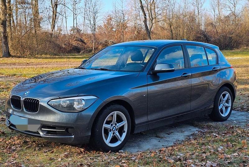 Grau Gebraucht 2013 BMW 120 Sport Line Kleinwagen | 9.500 € (Guter Preis) - Bild 1/4