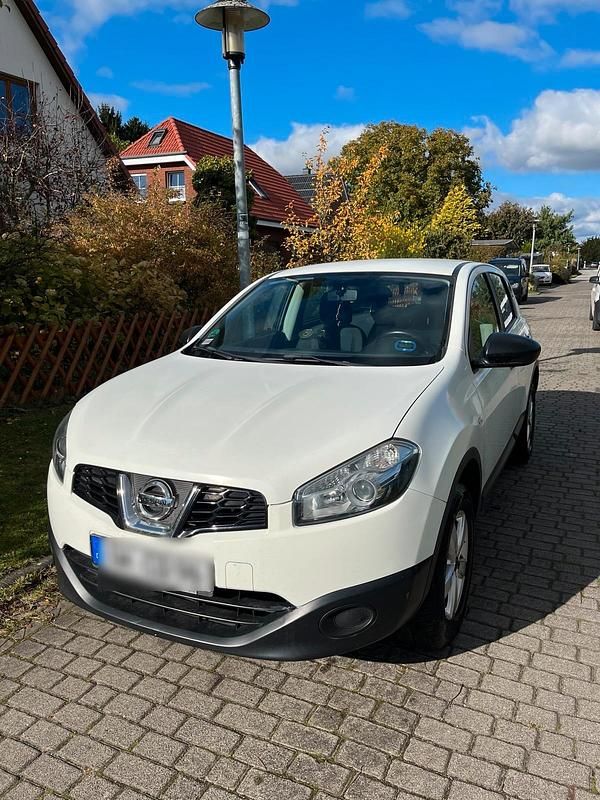 Weiß Gebraucht 2013 Nissan Qashqai SUV | 6.700 € (Guter Preis) - Bild 1/4