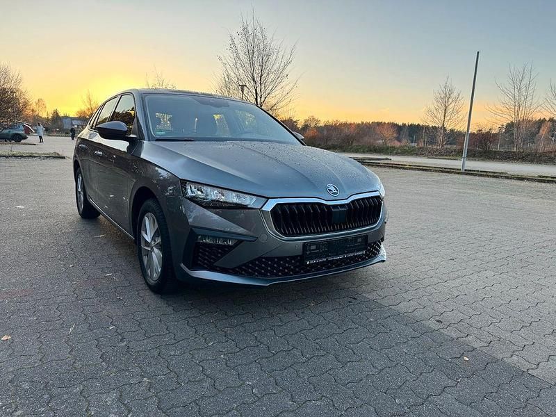 Grau Gebraucht 2024 Skoda Scala Selection Kleinwagen | 23.000 € (Fairer Preis) - Bild 1/4