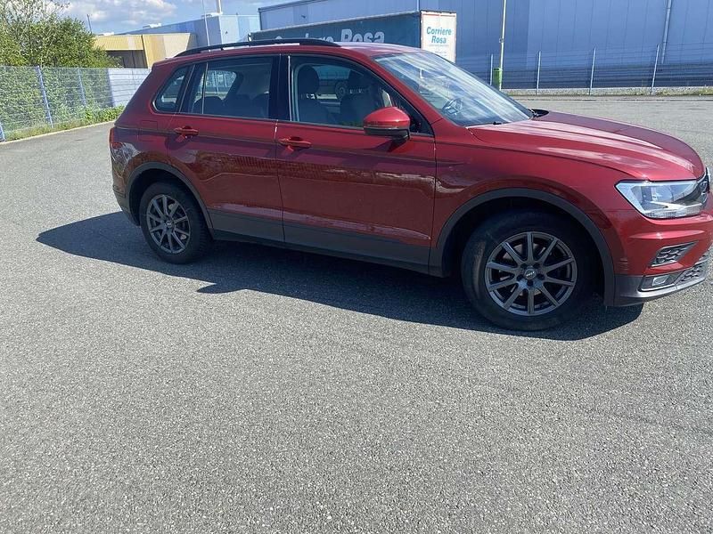 Dunkel rot Gebraucht 2017 VW Tiguan Comfortline SUV | 15.999 € (Fairer Preis) - Bild 1/4