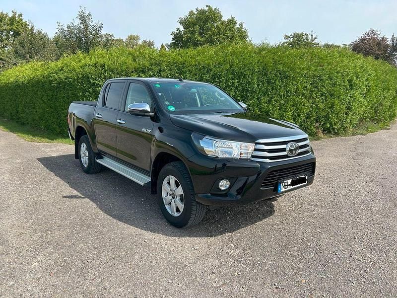 Schwarz Gebraucht 2018 Toyota HiLux Abholung | 27.600 € (Fairer Preis) - Bild 1/4