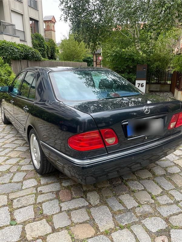 Gebraucht Mercedes E420 279 PS (205 kW) 1996 Blau Limousine