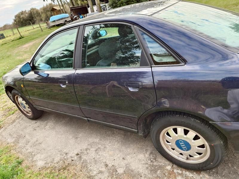Gebraucht Audi A4 102 PS (75 kW) 1998 Blau Limousine