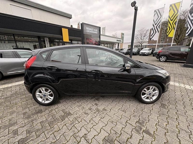Gebraucht Ford Fiesta Trend 101 PS (74 kW) 2016 Schwarz Limousine