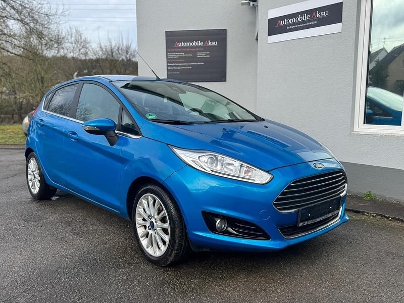 Blau Gebraucht 2014 Ford Fiesta Titanium Kleinwagen | 7.290 € (Fairer Preis) - Bild 1/4