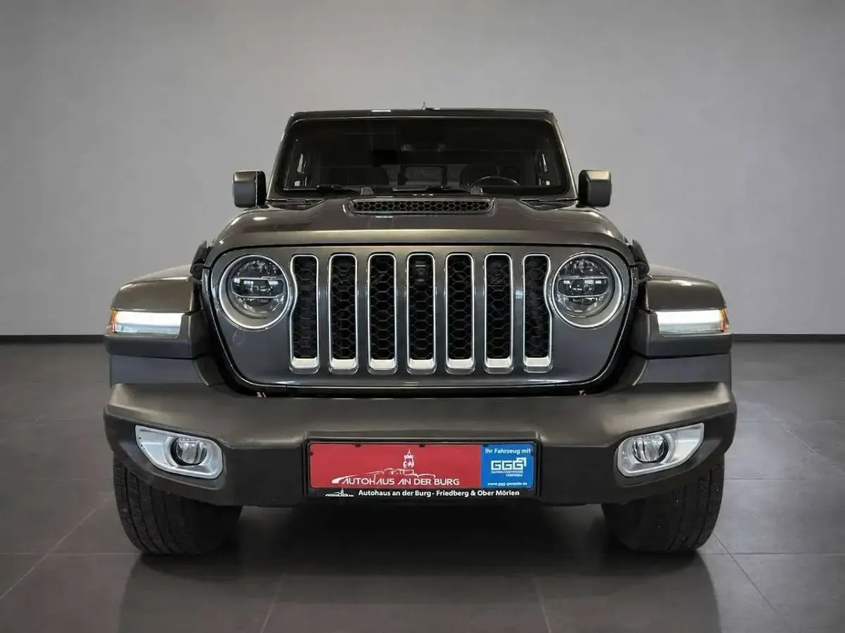 Gebraucht Jeep Gladiator Overland 264 PS (194 kW) 2021 Granite crystal Pickup