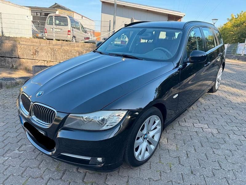 Schwarz Gebraucht 2012 BMW 318 Lifestyle Kombi | 8.999 € (Etwas zu teuer) - Bild 1/4