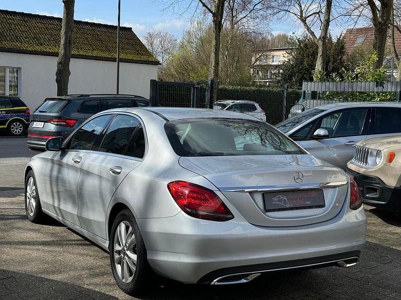 Gebraucht Mercedes C180 156 PS (114 kW) 2018 Silber Limousine