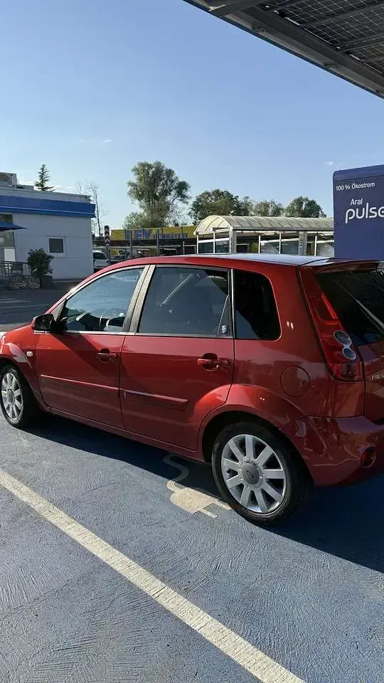 Gebraucht Ford Fiesta Ghia 90 PS (66 kW) 2006 Kleinwagen
