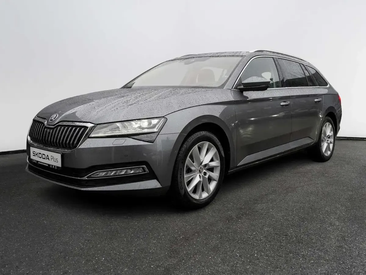 Gebraucht Skoda Superb Style 200 PS (147 kW) 2024 Grau Kombi