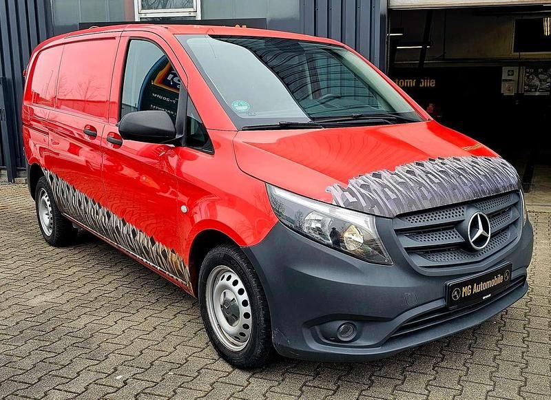 Gebraucht Mercedes Vito 136 PS (100 kW) 2016 Feuerrot Van