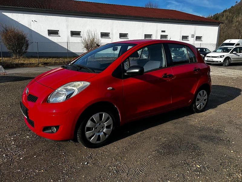 Gebraucht Toyota Yaris 69 PS (50 kW) 2010 Rot Kleinwagen