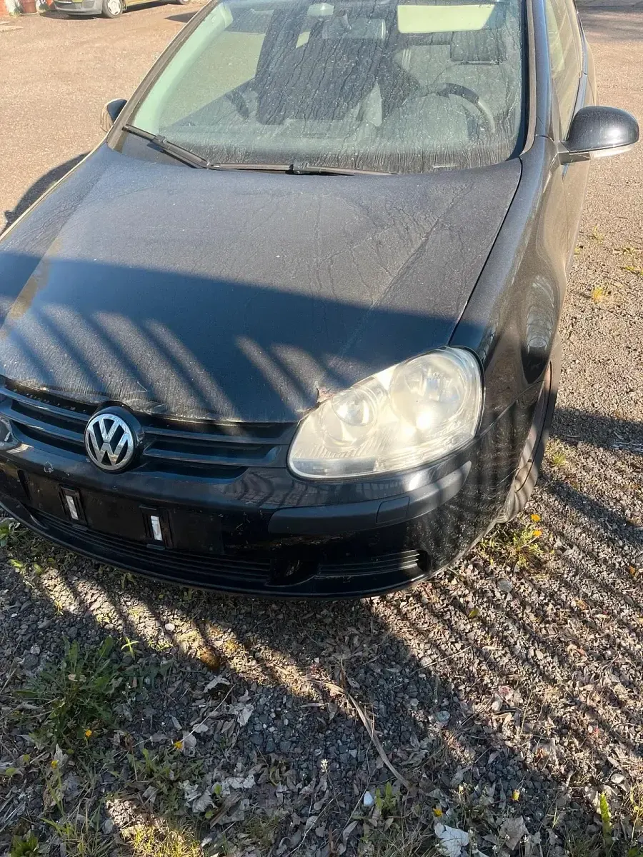 Używany VW Golf V 70 KM (51 kW) 2004 Czarny Hatchback