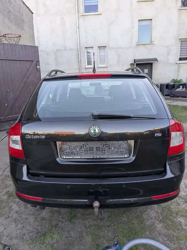 Gebraucht Skoda Octavia Ambiente 160 PS (117 kW) 2010 Schwarz Kombi