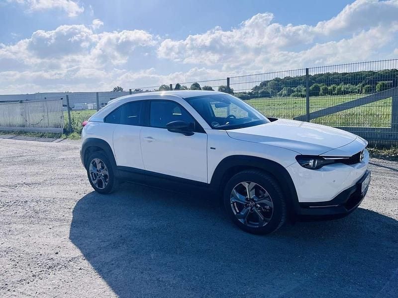 Weiß Gebraucht 2022 Mazda MX30 Prime-Line SUV | 16.900 € (Fairer Preis) - Bild 1/4