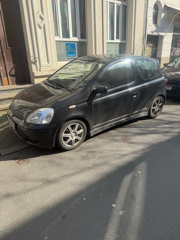 Schwarz Gebraucht 2004 Toyota Yaris Kleinwagen | 4.150 € (Teuer) - Bild 1/4