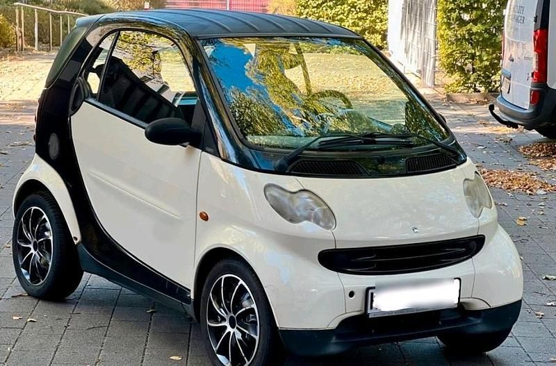 Beige Gebraucht 2004 Smart ForTwo Coupé Kleinwagen | 1.780 € - Bild 1/4
