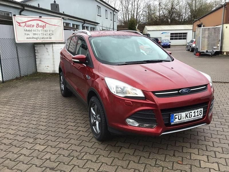 Gebraucht Ford Kuga Trend 150 PS (110 kW) 2015 Rot (metallic) SUV