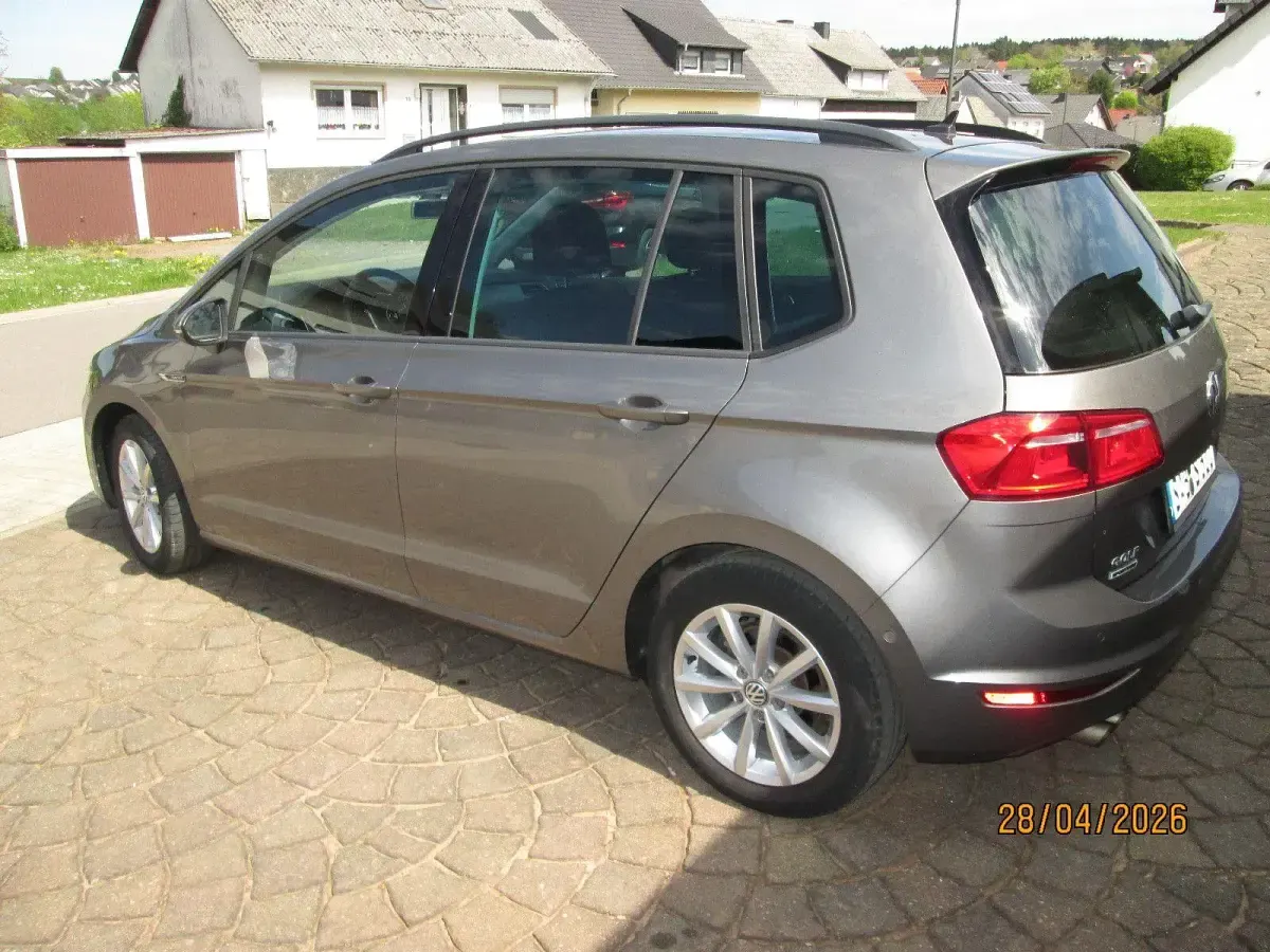 Gebraucht VW Golf Sportsvan Highline 125 PS (91 kW) 2015 Silber Van / Kleinbus