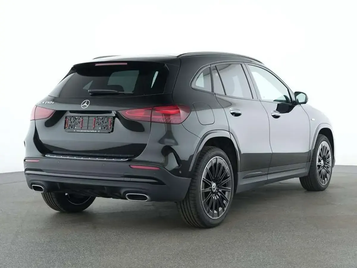 Gebraucht Mercedes GLA250 AMG Line Premium Plus 163 PS (119 kW) 2025 Metalliclack kosmosschwarz SUV