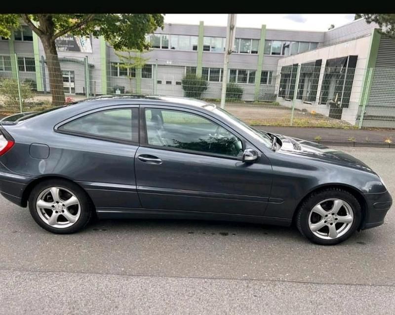 Gebraucht Mercedes C180 143 PS (105 kW) 2007 Grau Coupé
