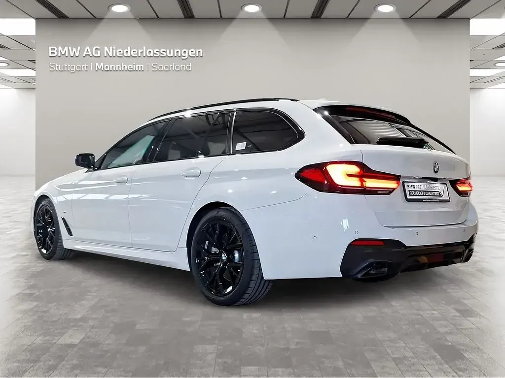 Gebraucht BMW 530 M Sport 286 PS (210 kW) 2023 Weiß Kombi
