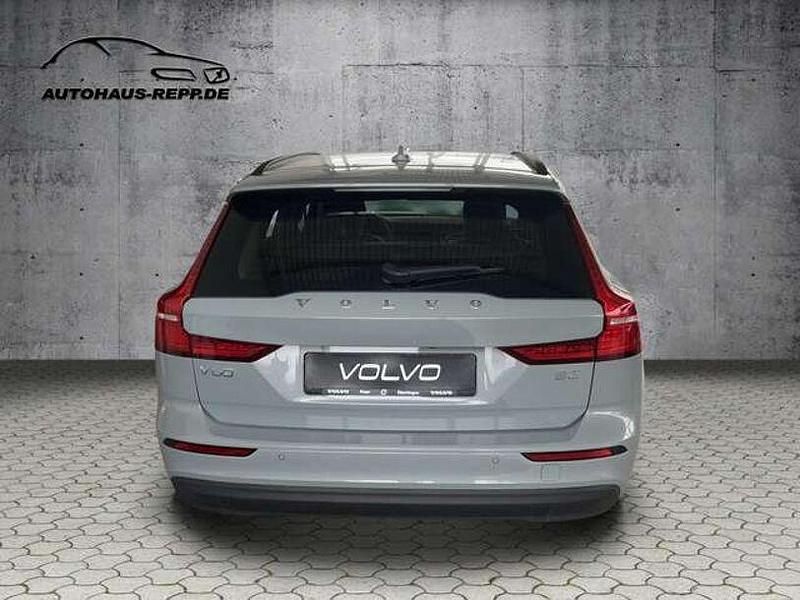 Gebraucht Volvo V60 Core 120 PS (88 kW) 2024 Grau Kombi