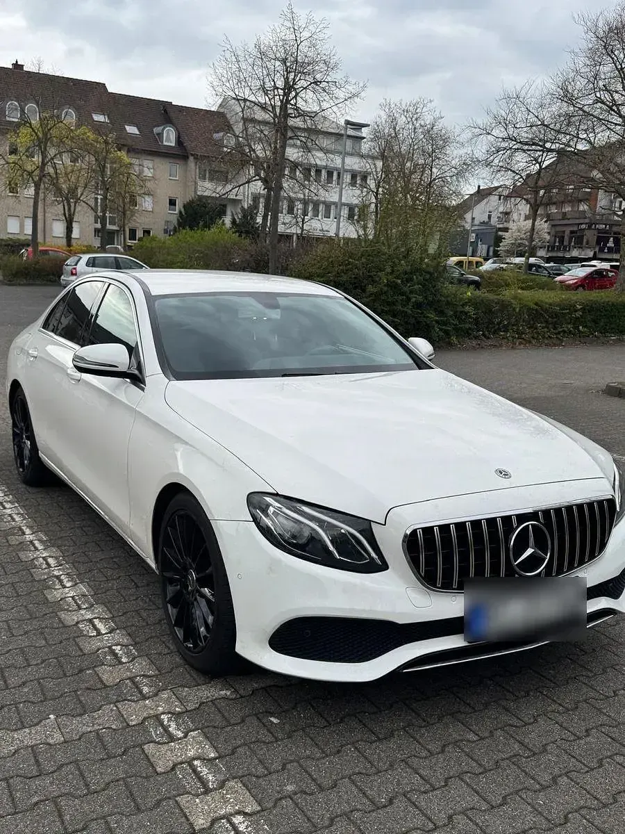 Gebraucht Mercedes E200 Avantgarde 184 PS (135 kW) 2018 Weiß Limousine