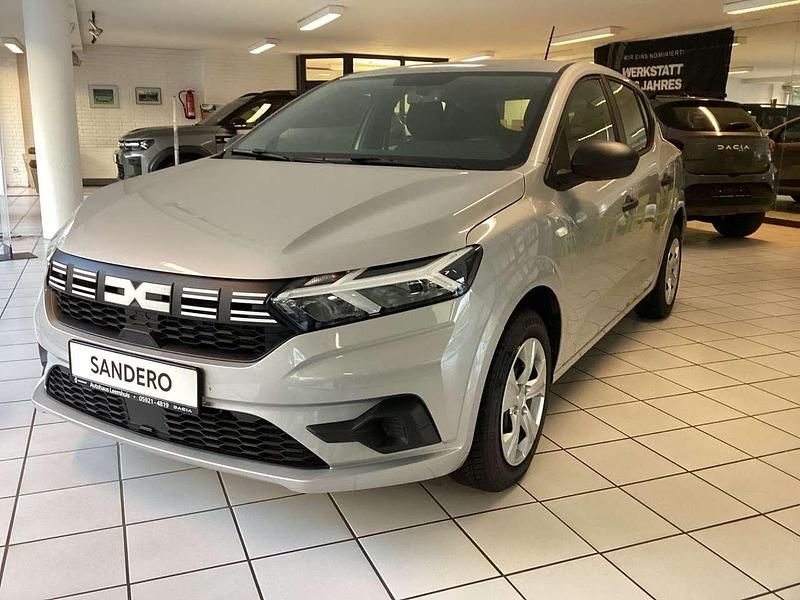 Moonstonegrau Gebraucht 2024 Dacia Sandero Essentiel Kleinwagen | 13.980 € (Superpreis) - Bild 1/4