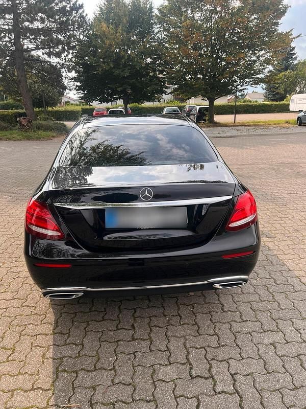 Gebraucht Mercedes E350 Avantgarde 258 PS (189 kW) 2016 Schwarz Limousine